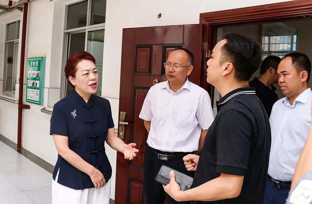 省民政廳黨組書記、廳長唐白玉蒞臨株洲縣海福祥養(yǎng)老護(hù)理院考察工作