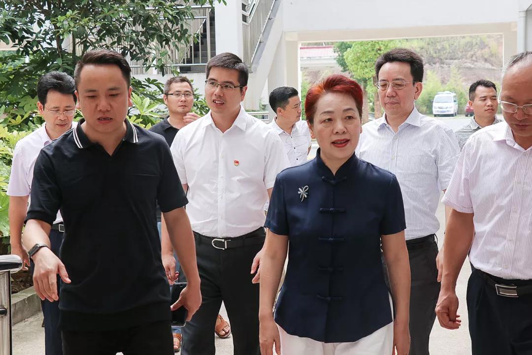 省民政廳黨組書記、廳長唐白玉蒞臨株洲縣海福祥養(yǎng)老護(hù)理院考察工作